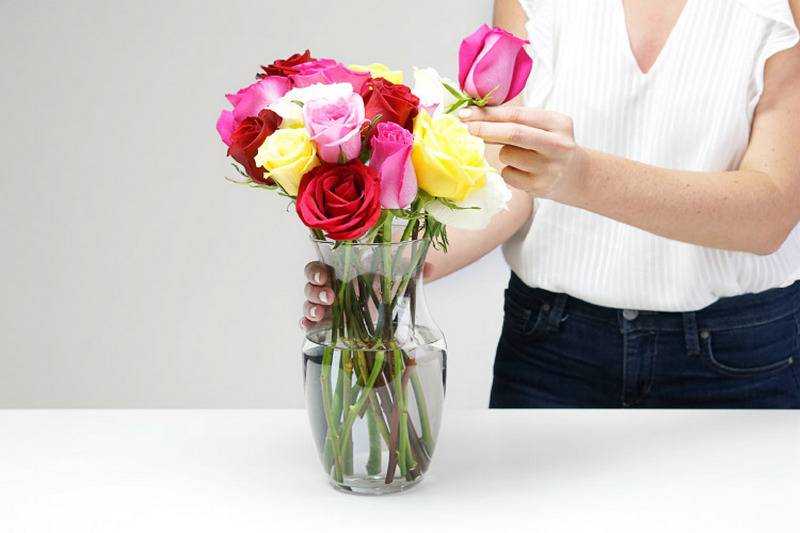 Как сохранить цветы в вазе подольше: дельные советы